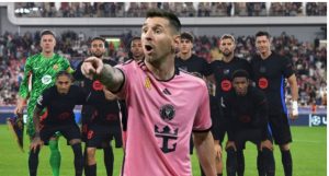 هانسي فليك يريد أن يرث الرقم 10 الأسطوري ليونيل ميسي في برشلونة.