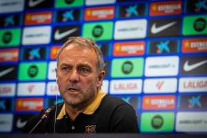 هانسي فليك يفاجئ جماهير برشلونة ويعلن عن قدوم 3 تعزيرات قوية للفريق في الفترة المقبلة.