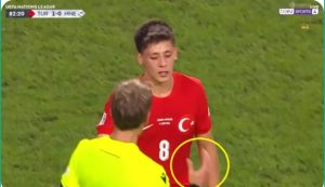 A historic moment happened with Arda Güler as he left the pitch, something that will likely keep him awake tonight due to the reaction of the fans and the referee's decision.