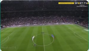 A remarkable scene: England and Italy fans disrupt a moment of silence declared by UEFA in just 10 seconds.