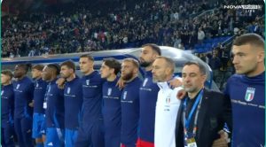 A historical shot of Italian fans mentioning the names of the players before the start of their final match in the Nations League