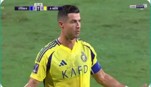 Watch a fantastic display shot of Cristiano Ronaldo in his heels without looking at the match between Al-Istiklal and Al-Nasr