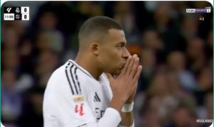 Mbappé almost scored the first goal of his career in El Clásico from midfield in this world-class way