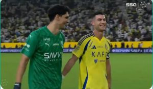 An unforgettable moment in the history of the Al-Nasr and Al-Hilal derby. . The referee blew the whistle at the end of the match, so look at what happened between Cristiano Ronaldo and Moroccan Yassine Bounou