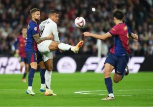 Barcelona Defender Praises Real Madrid Icon as ‘Player with the Best Vision’: