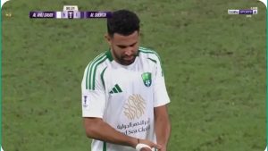 Video: The moment Riyad Mahrez left in front of the Iraqi police and the historic surprise that Al-Ahly fans did for the Algerian.