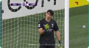 Saving Yassin Bounou Al-Kharafi from flight mode in front of Masharipov, Esteghlal player in the AFC Champions League