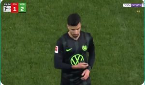 Watch the wonder that happened to Algerian star Mohamed Amoura during his substitution in the Wolfsburg match today