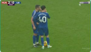 The free kick that baffled scholars, experts, and analysts, and they have not found an explanation for it yet because of what happened to Leicester City players against Manchester United.