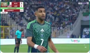 The historic scene that happened with Riyad Mahrez during his substitution in the match between Algeria and Liberia today