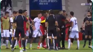 The shocking shot that caused a sensation in the World Cup qualifiers because of what the players of Iraq and Oman did in this unfortunate scene between brothers.
