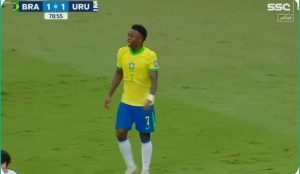 The spectacle of Vinicius Junior, which made Varela, the Uruguayan player, a laughing stock in front of the Brazilian fans