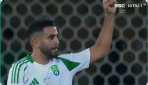 Riyad Mahrez's legendary goal, which caused the minds of all Al-Ahly fans to stop, and left commentator Fares Awad shocked and mad, live.