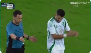 The historic scene that happened with Riyad Mahrez and made commentator Fares Awad interact with him live.