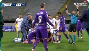 Video: The terrifying moment a Fiorentina player fell in front of Inter Milan, which caused the match to be immediately stopped and postponed in the Italian League.