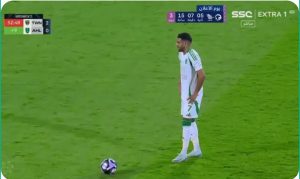 Watch the legendary execution of the free kick that occurred from Riyad Mahrez and caused a global remontada for his Al-Ahly team from the Algerian golden footprint.
