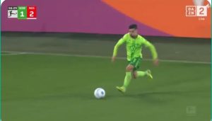 Watch the international method used by Algerian Mohamed Ammoura to save his team, Wolfsburg, in the German League today.