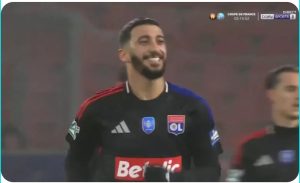 Watch the imaginary free kick scored by Algerian Said Benrahma with his team Lyon in the French Cup today