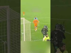 Bellingham taken by the cameras : This gesture towards the guard of Valencia before the red of Vinci