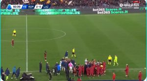 The strange moment that occurred when the Rome derby was stopped after a clash between the Palestinians and Lazio