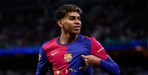 Lamine Yamal went to greet the Real Madrid star secretly: After the match, he went directly to him and left the celebrations