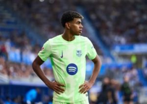 Lamine Yamal points to the first acc,used in Barcelona after the disastrous draw with Getafe