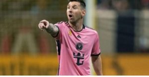 Legend Lionel Messi calls on Hansi Flick to back away from his controversial decision to keep the star of the team.Darkness on the bench