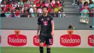 Watch the myth that Messi made in this goal, which was not understood by all the opponent players and which caused the stadium to be in a state of hysteria and madness.