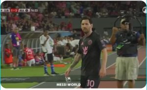 A shocking and strange scenario occurs between Messi and Suarez, causing the stadium to collapse and explode with chants for Messi and demands for Suarez to be expelled from Inter Miami at the same time.