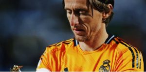 Despite winning and qualifying for the semi-finals of the cup … Modrich explodes angry at Real Madrid’s star.Nafah during the match!