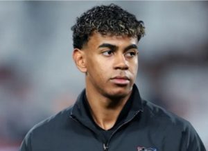 Lamine Yamal is angry about what happened in Valencia… There is a problem in the Barcelona dressing room after the Mestalla match due to Flick’s sho,cking decision