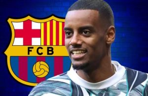 In a surprising development shaking European football, FC Barcelona and Newcastle United are reportedly close to finalizing a major swap deal. The agreement would send Swedish striker Alexander Isak to Barcelona’s Camp Nou, with Brazilian winger Raphinha heading to Newcastle in exchange. This deal, if confirmed, could significantly alter the strategies of both clubs moving forward.