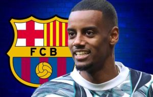 In a surprising development shaking European football, FC Barcelona and Newcastle United are reportedly close to finalizing a major swap deal. The agreement would send Swedish striker Alexander Isak to Barcelona’s Camp Nou, with Brazilian winger Raphinha heading to Newcastle in exchange. This deal, if confirmed, could significantly alter the strategies of both clubs moving forward.