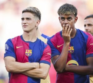 After Barcelona’s impressive 4-0 victory over Real Sociedad at Montjuïc Stadium, tensions have risen in the Barcelona dressing room due to perceived unfair treatment of key player Pablo Torre. The win, which pushed Barcelona to 57 points at the top of La Liga, has been overshadowed by discontent surrounding Torre’s lack of playing time