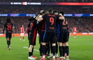 After Barcelona’s dramatic 1-0 victory over Benfica in the first leg of the Champions League Round of 16 on March 5, 2025, the atmosphere in the team’s locker room became tense rather than celebratory.