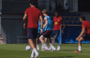 جوردن يشعل تدريبات برشلونة.. مهارة مثيرة تخطف الأنظار وتُشعل الأجواء!