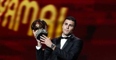برشلونة يرفع عرضه المالي ويشعل حرباً مدمرة لخطف رودري من مانشستر سيتي!
