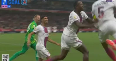 Watch PSG’s dramatic and last-gasp equalizer against Lille, and the absolutely crazy scenario that unfolded after stoppage time had already ended, rescuing the Parisian side from what seemed like a certain defeat at the start of the French league season!