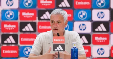 جوزيه مورينيو يحسم خط دفاع ريال مدريد المفضل.. 4 أسماء ترسم «الجدار الأبيض» الجديد