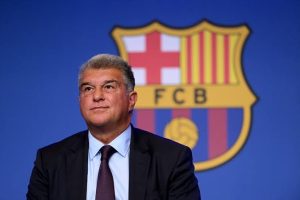 Joan Laporta Meets Livaković Without Comment on Julián Álvarez as Atlético Madrid Stands Firm