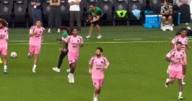 Messi Sets Inter Miami Atmosphere on Fire Before Montreal Clash.. The Legend’s Warm-Up Appearance Steals the Spotlight