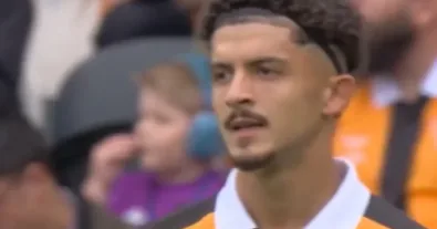 “Algeria’s Mohamed Belloumi seals a dramatic last-minute victory for Hull City in extraordinary fashion in the English league.”