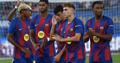 صدمة مدوية داخل برشلونة.. نجم ينهار في التدريبات والغياب قد يمتد لأشهر!