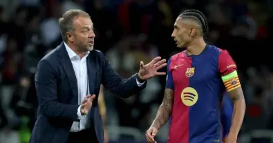 فليك يفتح الملف الأخطر في برشلونة.. رافينيا في قلب التغييرات وتصريح المدرب يثير الجدل