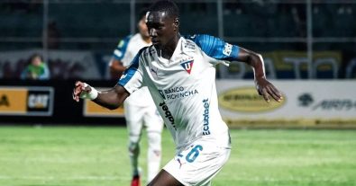 برشلونة يضم موهبة إكوادورية جديدة.. فهل يفاجئ كايسيدو فليك؟