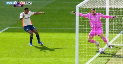 Donnarumma Sparks Debate With a Strange Moment When the Ball Is Played Back to Him!