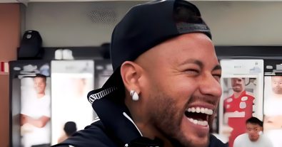Watch… Neymar Celebrates Santos’ Victory Like Crazy Inside the Dressing Room, and a Surprise Moment With His Friend Sends the Atmosphere Into Chaos!