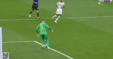 Watch Inter’s goalkeeper show off against Valverde and the bizarre way he conceded a second goal, sending the Real Madrid fans into hysterical laughter!