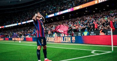 Watch Barcelona’s third goal against Racing Santander.. a crazy moment that sent the fans wild in the 36th minute!