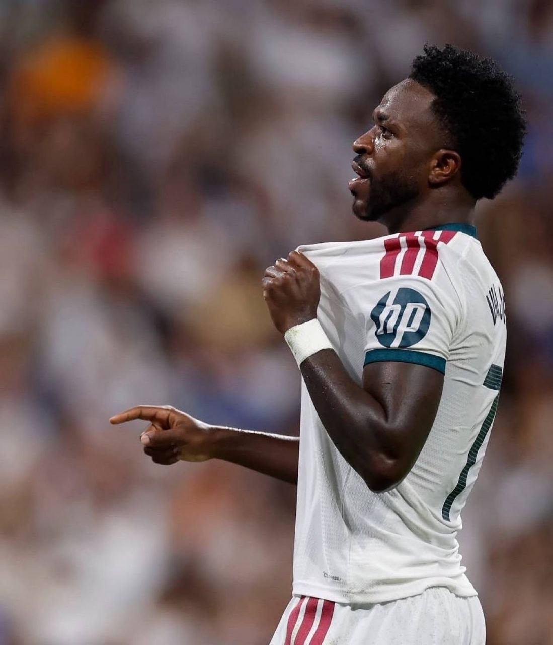 مورينيو يفتح ملف غرفة ملابس ريال مدريد.. الحقيقة الكاملة عن تشواميني وفالفيردي